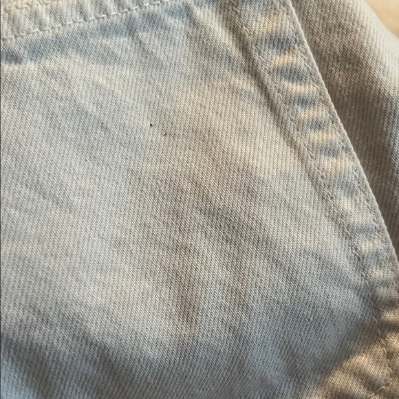 Zara Off-White Denim Shorts. Little stain on back pocket. - Picture 5 of 5